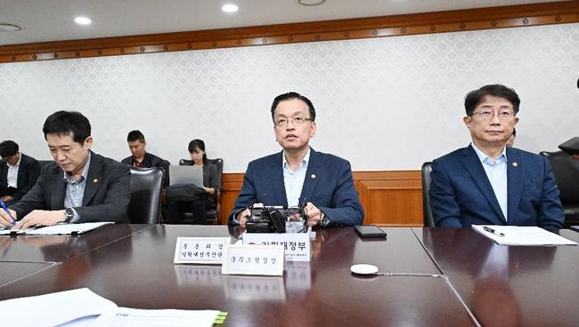 최상목 부총리 겸 기획재정부 장관이 7월 18일 오후 서울 종로구 정부서울청사에서 열린 `제7차 부동산관계장관회의`를 주재, 모두발언을 하고 있다.