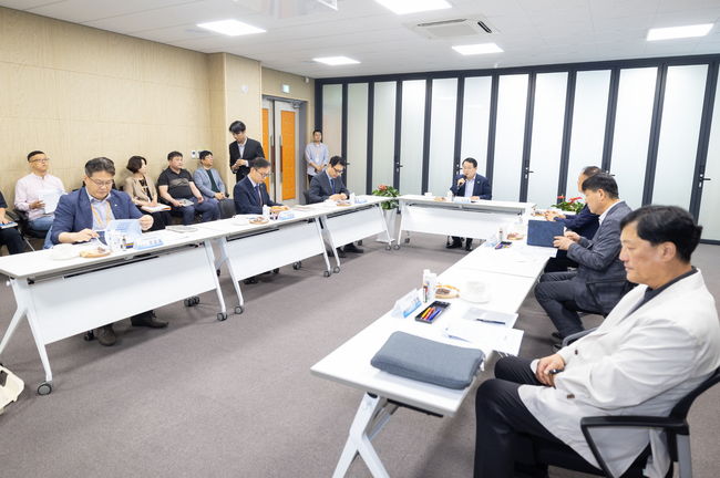 정헌율 익산시장, 섬유 산업 현장 찾아 소통 행정 펼쳐