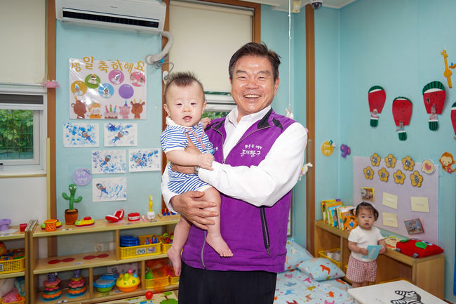 관내 어린이집을 방문한 이필형 동대문구청장