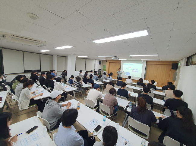 2024년 대입 수시대비 면접이론 특강을 듣고 있다.