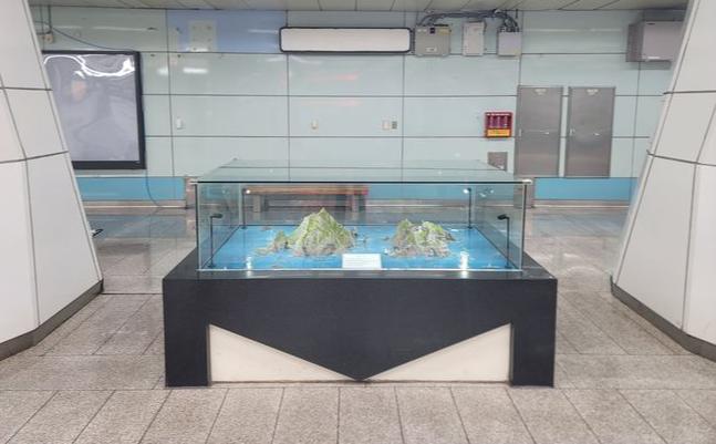 복원된 독도조형물