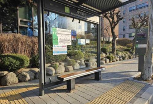 서초구, 버스정류소 주민 편의 시설물 확대 설치