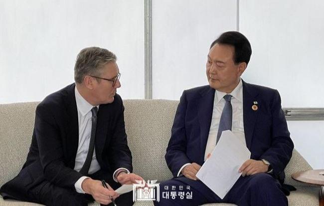 윤석열 대통령은 G20 정상회의를 계기로 영국 총리와 정상회담을 열고, 양국 간 실질적인 협력 증진 방안과 글로벌 현안에 대한 의견을 교환했다.