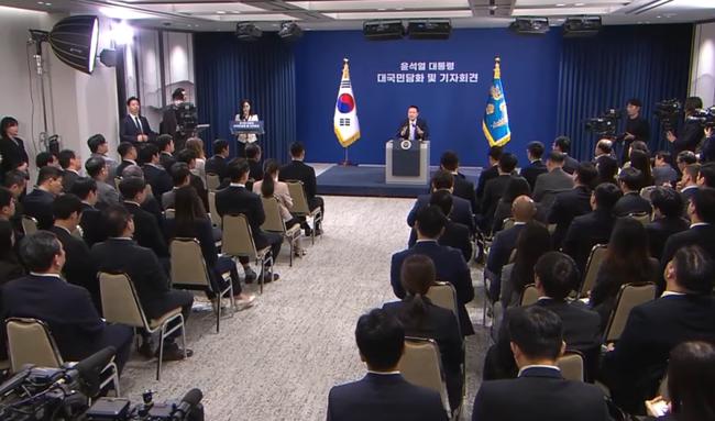 윤석열 대통령은 7일 용산 대통령실에서 대국민담화를 열고 국민을 위한 국정 쇄신 의지를 표명했다.