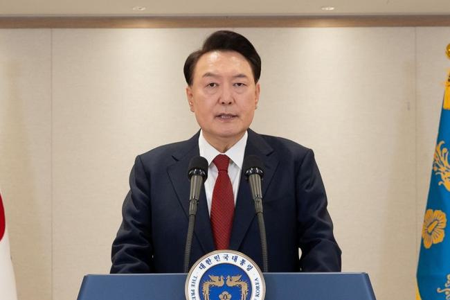 12월 12일 윤석열 대통령은 용산 대통령실에서 국민께 드리는 말씀을 발표하고 있다.