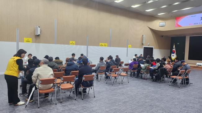 연수구(구청장 이재호)는 오는 5일(화) 오후 2시부터 오후 4시까지 구청 3층 대회의실에서 올해 마지막 구인 · 구직 만남의 날, `2024년 제5회 일구데이`를 개최한다고 밝혔다.