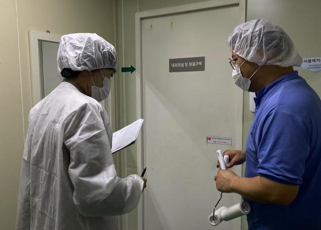 연수구(구청장 이재호)는 설 명절을 앞두고 안전한 먹거리를 제공하기 위해 6일부터 10일까지 설 명절 성수식품 취급 식품위생업소에 대해 특별점검을 한다.