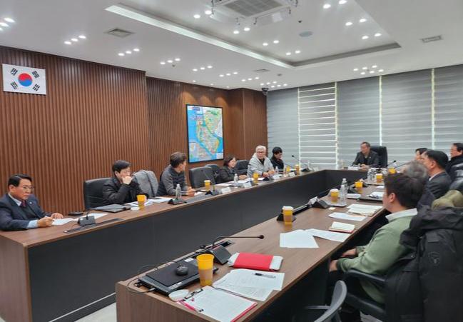 연수구(구청장 이재호)는 최근 논란이 되는 송도테마파크 조성 부지의 토양 정화 명령과 관련해, 환경정책자문단의 의견을 수렴하는 등 대책 마련에 나섰다고 17일 밝혔다.