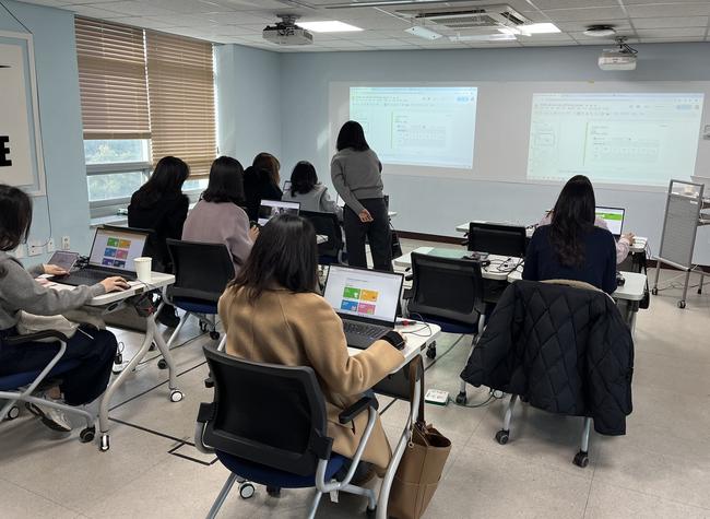 광주시교육청(교육감 이정선)이 인공지능(AI) 교수학습 플랫폼 `광주아이온`(AI-ON)을 2025학년도 1학기부터 학교 현장에 도입한다.