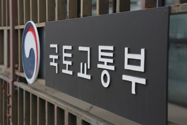 국토교통부는 3월 4일부터 연말까지 전국 2만2천 개 건설현장을 대상으로 안전 및 품질 점검을 강화한다고 발표했다.