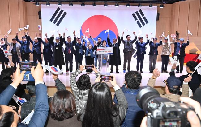 하남시(시장 이현재)는 3월 1일 시청 별관 대강당에서 제106주년 삼일절 기념식을 열고, 순국선열과 애국지사들의 숭고한 희생을 기리는 시간을 가졌다.