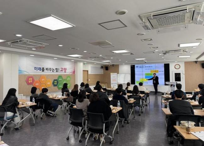 고양특례시(시장 이동환)는 공무원들의 역량을 높이기 위해 점심시간을 활용한 `브런치 교육`을 시범 운영한다.
