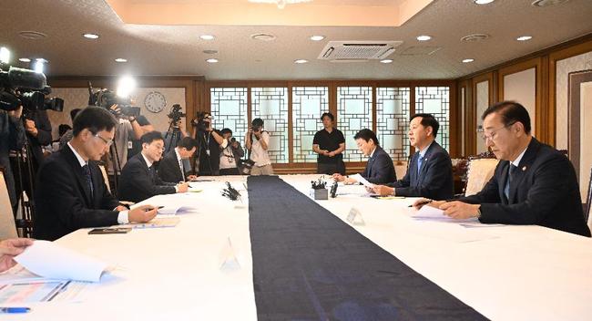 구윤철 부총리 겸 기획재정부 장관이 9월 7일 오전 서울 종로구 정부서울청사에서 열린 `부동산관계장관회의`를 주재, 모두발언을 하고 있다.